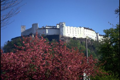 Hohensalzburg je bila sprva zgolj preprosta trdnjava, kamor so se škofi zatekli med vojno, skozi stoletja pa je postala eden od najlepših evropskih gradov.