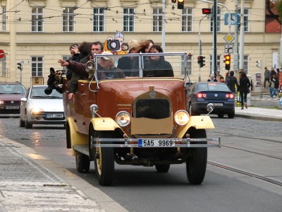 babica-zlatka-fotograf-oldtimer