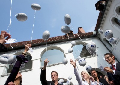 Baloni z najboljšimi željami za prihodnost 21 štipendistov Učnega sklada NIVEA so poleteli v nebo nad Ljubljano.