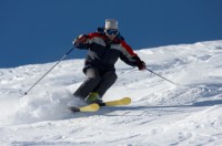 skiing in powder snow