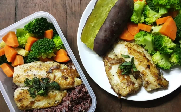 Diet food, Clean eating, Chicken steak and vegetable : toamto, broccoli, carrot, baby corn, sweet potato and rice in box meal on woodden table