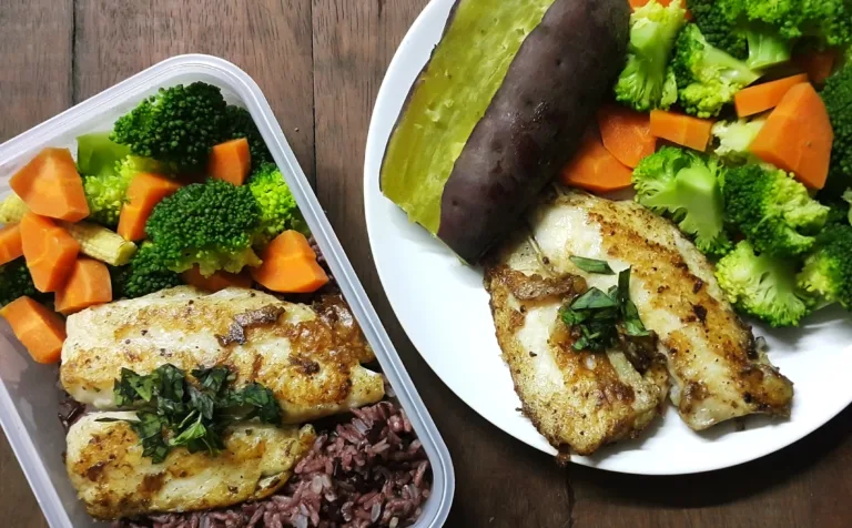Diet food, Clean eating, Chicken steak and vegetable : toamto, broccoli, carrot, baby corn, sweet potato and rice in box meal on woodden table