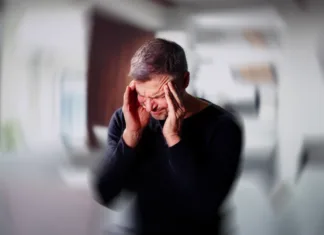 Osamljenost po 50. letu povečuje tveganje za možgansko kap Vertigo Dizziness And BPPV Brain Pain Stroke