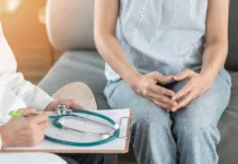 Kolonoskopija: kar brez strahu Doctor or psychiatrist consulting and diagnostic examining stressful woman patient on obstetric - gynecological female illness, or mental health in medical clinic or hospital healthcare service center