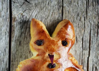 Recept: Miklavževi parklji (ki vedno uspejo) v 5 korakih Krampus sweet bread figurine christmas saint nicholas holidays, parkelj, parklji miklavz