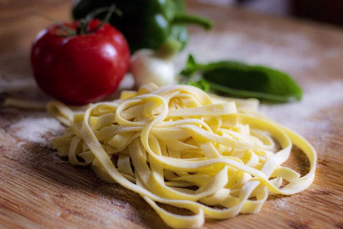 fresh pasta, noodles, fresh, pasta, carbohydrates, uncooked, raw, gastronomy, italy, flour, preparation, food preparation, noodles, pasta, pasta, pasta, pasta, pasta, italy