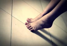 Glivice na nohtih: Kako jih prepoznati, preprečiti in učinkovito zdraviti? feet, toe, human body, soil, body, on tiptoe, feet, feet, feet, feet, feet, toe, toe, toe