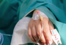 23. novembra referendum o pomoči pri prostovoljnem končanju življenja Patient with iv line