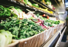 Kakšen bo delovni čas trgovin okoli novega leta Shot in Napa at one of the cool markets in town.