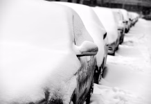 Zakaj vetrobransko steklo pozimi zamrzne na notranji strani in kako to preprečiti