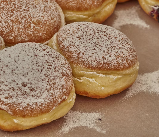 Recept za puhaste krofe s popolnim ‘krancelnom’ (korak za korakom) – klasične, z drožmi in iz pečice donut, jam, cute, breakfast, sugar