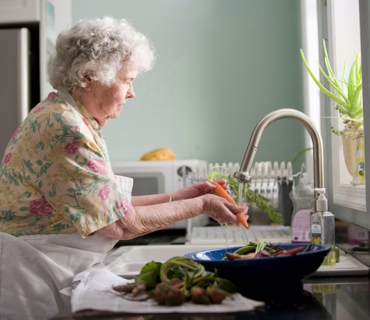 Kako (in kaj) kuhati za eno osebo Properly cleaning fresh, uncooked produce is a must when preparing a meal, and with this in mind, the elderly woman pictured here was doing just that, as she was thoroughly cleaning a number of carrots and radishes. Note that there was soil still clinging to the tubers, which would have to be entirely removed using vigorous scrubbing with soapy warm water. Cleaning also will remove environmental pollutants, such pesticides from the foods’ surfaces.