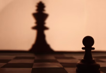 Narcisoidnost pri moških in ženskah chess, pawn, shadow, dark, king, ego, narcissist, ego, ego, ego, narcissist, narcissist, narcissist, narcissist, narcissist