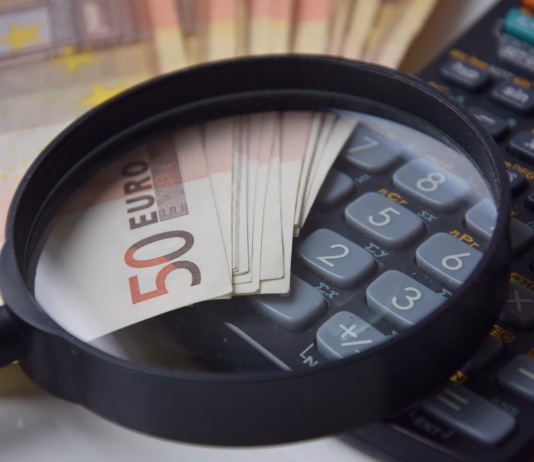 ZPIZ opozarja: Na predhodnih variantni izračun se čaka do 6 mesecev money, money calculator, calculator, calculation, price, cost, table, how to calculate, computer, calculate, mathematics, pay, finance, save up, input, money, calculator, price, price, price, price, cost, cost, cost, cost, cost