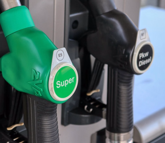 Dnevna omejitev: natočite lahko le 50 litrov goriva na posameznem servisu refuel, petrol, fuel, gas station, oil, gas pump, automobile, energy, fuel pump, truck, petrol, petrol, petrol, fuel, fuel, fuel, fuel, fuel, gas station, gas station, gas station, gas pump, gas pump, gas pump, fuel pump