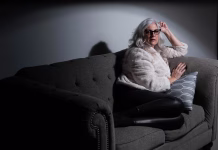 Strokovnjaki opozarjajo: umetna inteligenca ni terapevt. Nova raziskava razkriva tveganja