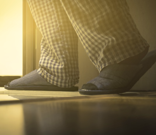 Kdaj je čas za nove copate? Adult man in pijamas walks to a bathroom at the night. Men's healths concept