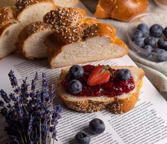 Pameten zajtrk za stabilen sladkor breakfast, bread, strawberry jam, berries, jelly, jam, fruits, loaf, healthy breakfast