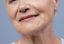 13 korakov do sijoče kože po 50. letu Close up shot of a woman s lips