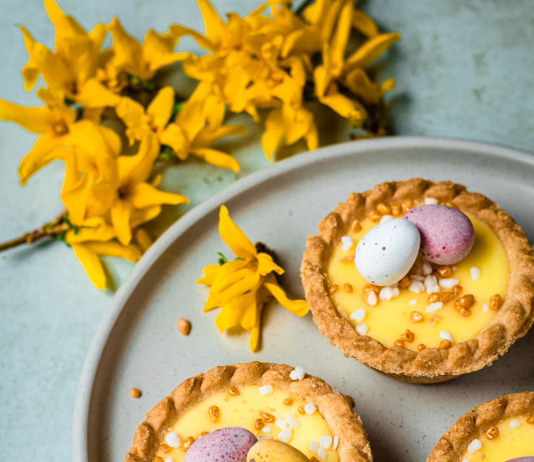 Kako porabiti ostanke hrane po veliki noči: ideje za jajca, šunko, kruh in potico Easter eggs cake