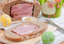 Velikonočna šunka v testu, ki vedno uspe: recept za praznično klasiko German Easter Bread filled with ham
