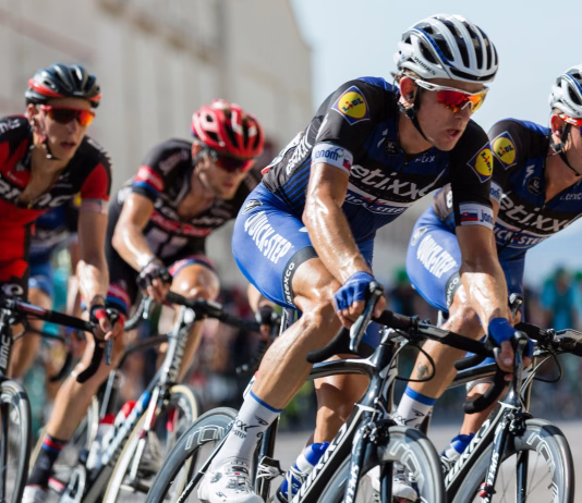 Dirka po Sloveniji 2026: vrnitev v klasični termin High angle view of people on bicycle
