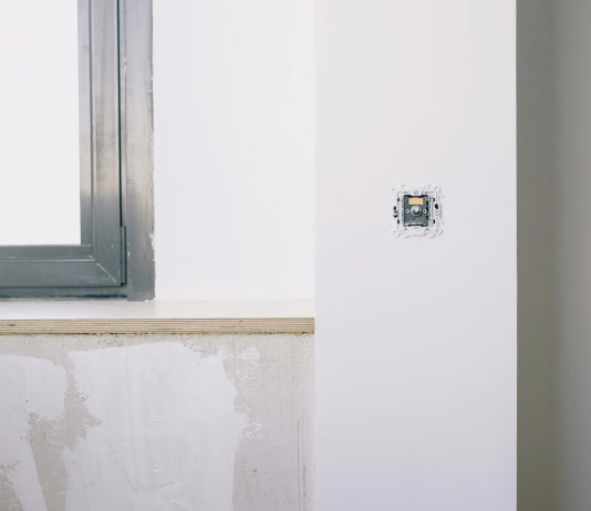 Najranljivejšim tudi 100% subvencije za energetsko prenova doma Installation work and replacement of socket