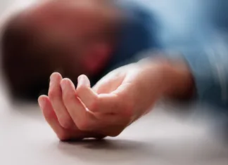 Bi znali pomagati ob nenadni omedlevici? Epilepsy Seizure. Man With Overdose Failure. Medical Health