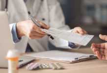 Kje urediti dostop do portala in mobilne aplikacije zVEM: odprte nove digi točke Healthy lifestyle and medical concept