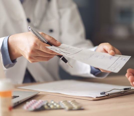 Kje urediti dostop do portala in mobilne aplikacije zVEM: odprte nove digi točke Healthy lifestyle and medical concept