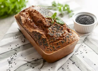 Pozabite na beli kruh: ta brezglutenski kruh iz leče navdušuje tudi tiste, ki nimajo težav z glutenom Homemade freshly made yeast-free gluten-free red lentil bread
