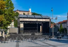 Poletje v Sloveniji 2026: 8 dogodkov, zaradi katerih se splača zapustiti domači kavč Ljubljana, Slovenia - August 16, 2020: A picture of a stage at the Congress Square for the Ljubljana Festival.