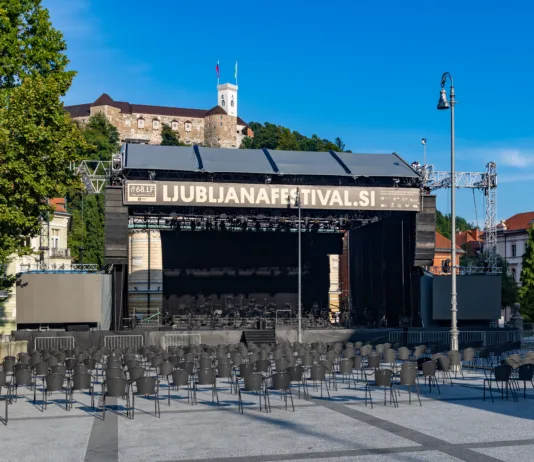 Poletje v Sloveniji 2026: 8 dogodkov, zaradi katerih se splača zapustiti domači kavč Ljubljana, Slovenia - August 16, 2020: A picture of a stage at the Congress Square for the Ljubljana Festival.