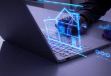 Zaostruje se vpogled v Zemljiško knjigo. Kmalu boste lahko lastništvo preverjali le z digitalno identiteto Man interacting with holographic blueprint of a house in blue color. Concept of smart home, automation, control cctv network, internet of things (iot), smart city, saving energy and air conditioning.