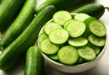 Če so vaše kumare grenke, je vzrok verjetno ta: rešitev je presenetljivo preprosta Homemade cucumber salad in bowl