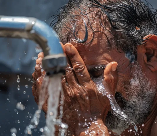 Vročinski val: NIJZ s pomembnim opozorilom za vse, ki telovadijo na prostem summer, nature, heat, hot, heatwave, water, splash, drink, ai generated, heatwave, heatwave, heatwave, heatwave, heatwave