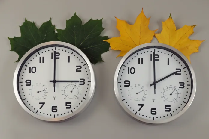 green-leaves-symbolize-summer-time-yellow-leaves-symbolize-winter-time-moving-the-hands-backwards-stockpack-istock Green leaves symbolize summer time, yellow leaves symbolize winter time. Moving the hands backwards.