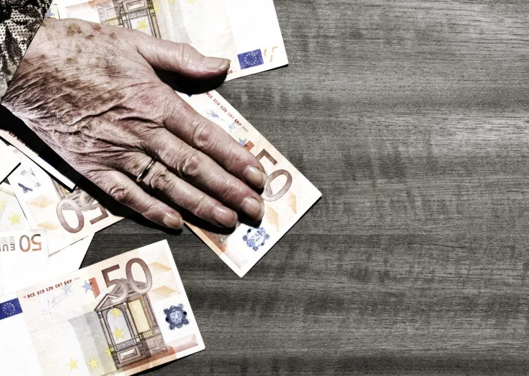 Zimski dodatek za upokojence in regres: kdaj in koliko lahko pričakujete?
